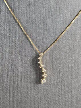 Womens Vintage Estate 10k Gold Diamond Journey Pendant & Necklace 1.3g E5116